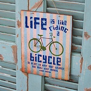 Πινακίδες vintage με ποδήλατα και μοτοσυκλέτες
