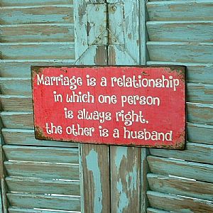 Πινακίδα "Marriage is A Relationship" ξύλινη χειροποίητη