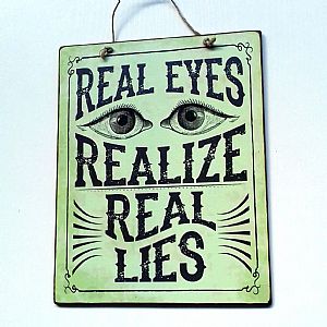 Πινακίδα "Real Eyes Realize Real Lies" ξύλινη χειροποίητη