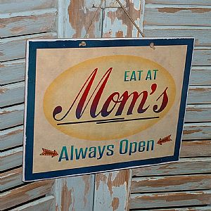 Πινακίδα "Eat At Mom