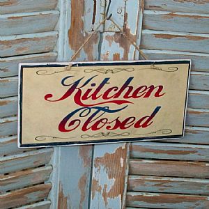 Πινακίδα "Kitchen Closed" ξύλινη χειροποίητη