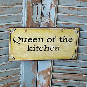 Πινακίδα "Queen Of The Kitchen" ξύλινη χειροποίητη