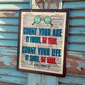 Πινακίδα "John Lenon - Count Your Age" ξύλινη χειροποίητη