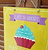 Ξύλινη πινακίδα για τη κουζίνα Life Is Short, Eat Desert First