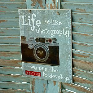 Πινακίδα "Life Is Like Photography" ξύλινη χειροποίητη