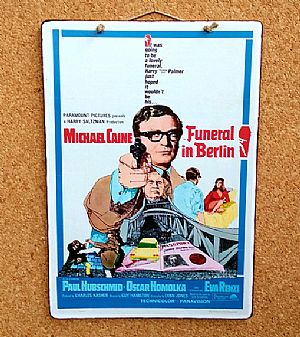 Πινακίδα ξύλινη κινηματογραφική αφίσα Funeral In Berlin χειροποίητη