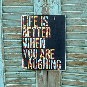 Πινακίδα "Life Is Better When You Are Laughing" ξύλινη χειροποίητη