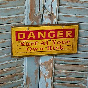 Ξύλινο πινακάκι vintage Danger Surf At Your Own Risk